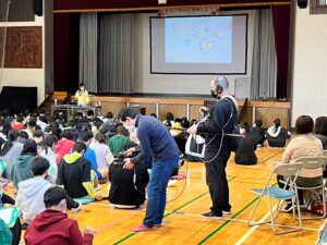 「おとなりさんはなやんでいる」の取材の様子